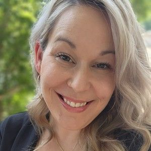 Meet your Posher, Cynthia